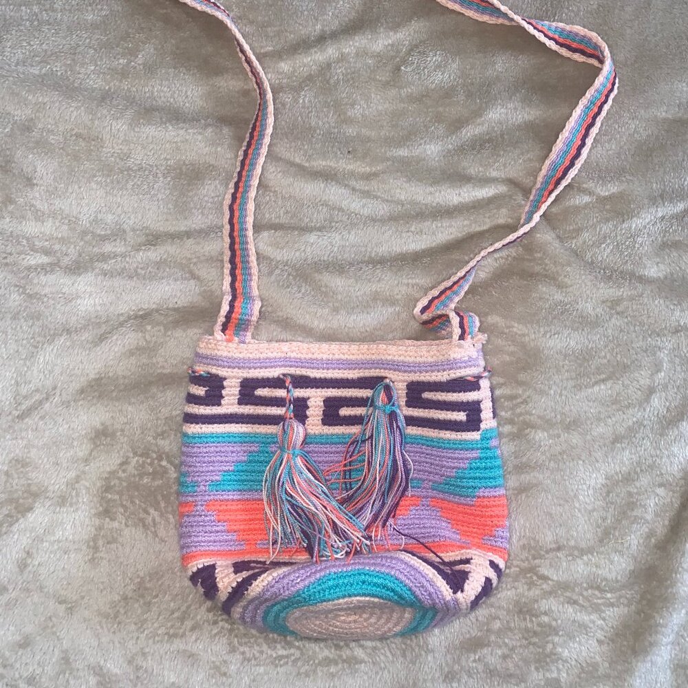 Small Wayuu woven mochila bag from Colombia